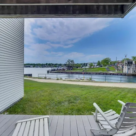 118D Edgewater Inn